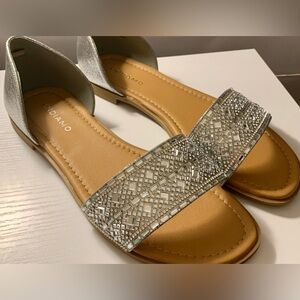 Women’s Andiamo Silver SPARKLY Rhinestone Open-Toe Sandal Flat Size 11 NWOT